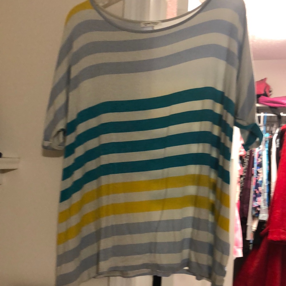 Cute Striped top 🥰 - GENTLY USED!